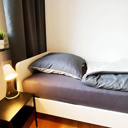 3 In Apartment *